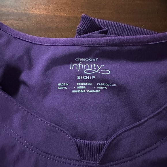 Cherokee Infinity scrub top - Picture 2 of 2